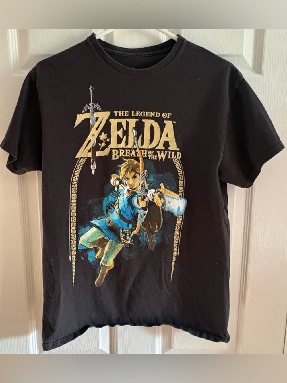 Nintendo Women’s Legend of Zelda Breath of the Wild Graphic Tee Black Medium